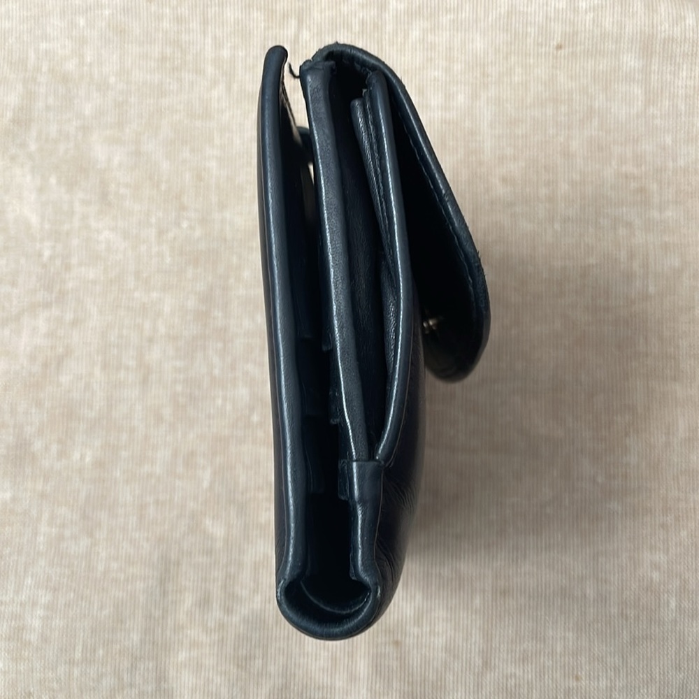 💯 Authentic Gucci Black Vintage Leather Compact Wallet - Picture 9 of 10